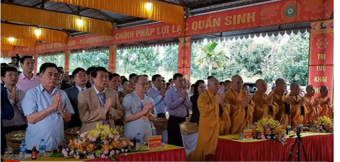 bai-hat-phap-loa-dong-kien-cuong-mot-vi-sao-sang-mai